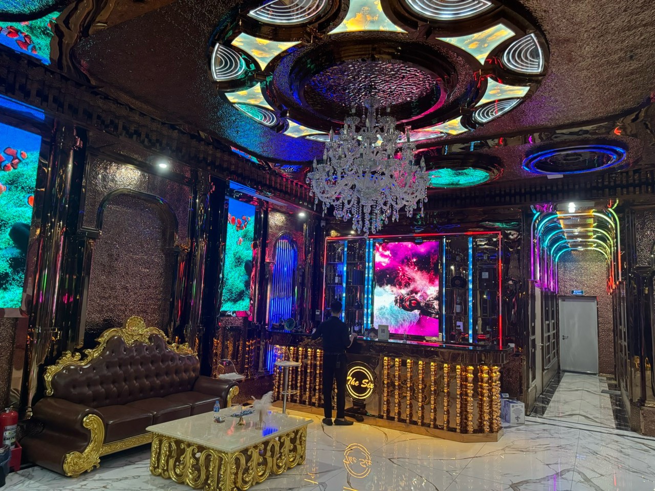 Cở sở kinh doanh Karaoke The Six (An Dương) không xuất trình được giấy phép kinh doanh khi đang hoạt động